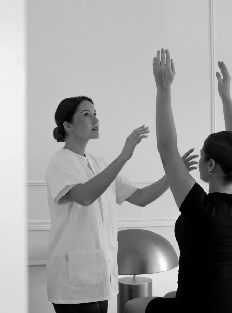 Analyse de la posture et test de mobilité des bras par Victoire Rousset